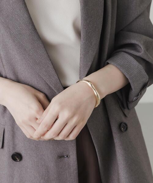 SMELLY（スメリー）の「ニュアンスメタルバングル（ブレスレット・レディース・ゴールド・-）」の6枚目の写真
