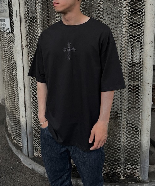 LVEU.(ラブユ.)の「【LVEU.】RENO×LVEU. ゴシックロゴプリントオーバーTシャツ / トップス カットソー Tシャツ オーバー プリント プリントT 半袖 ゴシック クロス バックプリント ロゴ ユニセックス ブラック ホワイト(Tシャツ/カットソー・レディース・ホワイト/ブラック・FREE)」の19枚目の写真
