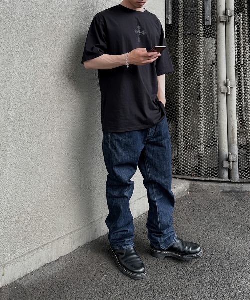 LVEU.(ラブユ.)の「【LVEU.】RENO×LVEU. ゴシックロゴプリントオーバーTシャツ / トップス カットソー Tシャツ オーバー プリント プリントT 半袖 ゴシック クロス バックプリント ロゴ ユニセックス ブラック ホワイト(Tシャツ/カットソー・レディース・ホワイト/ブラック・FREE)」の21枚目の写真