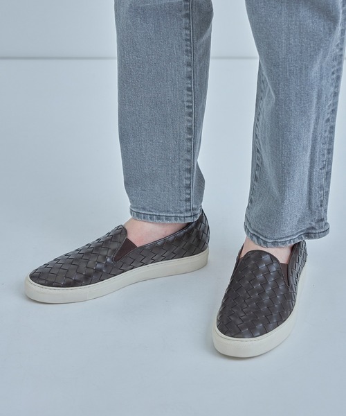 MEN'S BIGI（メンズビギ）の「イントレチャートレザースニーカー（スリッポン・メンズ・ダークブラウン/ホワイト/ブラック・02/01/03）」の5枚目の写真