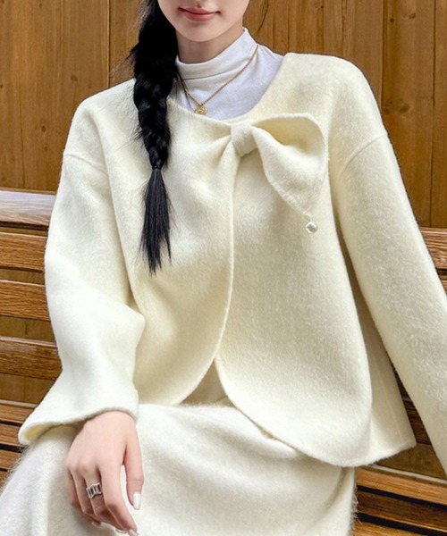 Jasmine Grandiflorum(ジャスミングランディフローラム)の「【Jasmine】リボンノーカラーリバーウールコート ショート丈 (AW)(ノーカラーコート・レディース・アイボリー/ブルー/ピンク・FREE)」の2枚目の写真