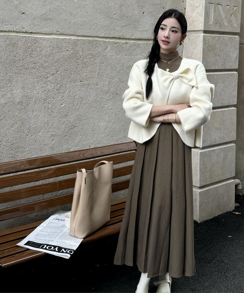 Jasmine Grandiflorum(ジャスミングランディフローラム)の「【Jasmine】リボンノーカラーリバーウールコート ショート丈 (AW)(ノーカラーコート・レディース・アイボリー/ブルー/ピンク・FREE)」の4枚目の写真