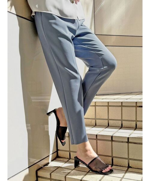 TONAL（トーナル）の「360°ストレッチスリムテーパードパンツ（その他パンツ・レディース・ライトグレー/モカ/チャコールグレー/ブルー・SMALL/MEDIUM/LARGE）」の4枚目の写真