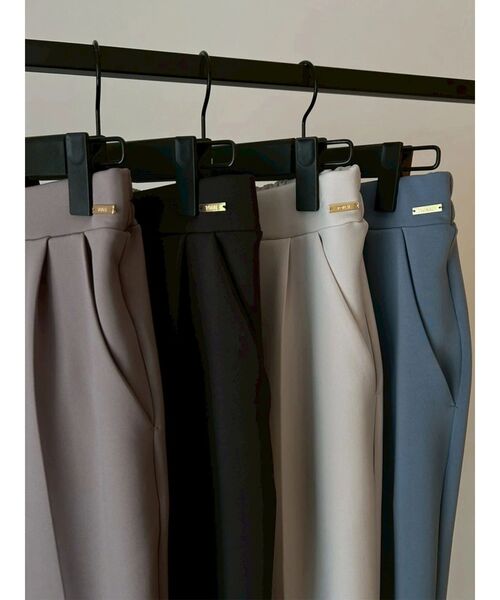 TONAL（トーナル）の「360°ストレッチスリムテーパードパンツ（その他パンツ・レディース・ライトグレー/モカ/チャコールグレー/ブルー・SMALL/MEDIUM/LARGE）」の7枚目の写真