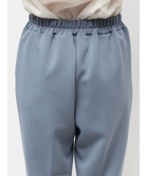 TONAL（トーナル）の「360°ストレッチスリムテーパードパンツ（その他パンツ・レディース・ライトグレー/モカ/チャコールグレー/ブルー・SMALL/MEDIUM/LARGE）」の11枚目の写真