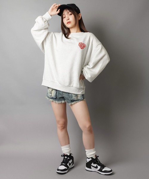 SPINNS（スピンズ）の「後ろ姿が優勝☆彡ハートバックロゴゆるだぼスウェット（スウェット・レディース・ネイビー/オートミール/ピンク/オフホワイト・ONESIZE）」の19枚目の写真