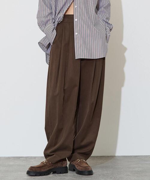 Liesse（リエス）の「タックバレルパンツ（その他パンツ・レディース・ブラウン/ブラック・2/3）」の2枚目の写真