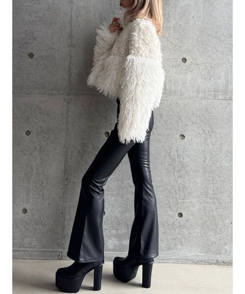 GYDA(ジェイダ)の「【WEB限定】【TINY】switchingフェイクファーコート(ダウンジャケット/コート・レディース・ブラック/オフホワイト・FREE)」の12枚目の写真