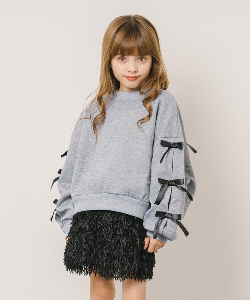 URBAN CHERRY（アーバンチェリー）の「サイドリボンデザイントレーナー（スウェット・キッズ・グレー・140cm/130cm/120cm/150cm）」の2枚目の写真