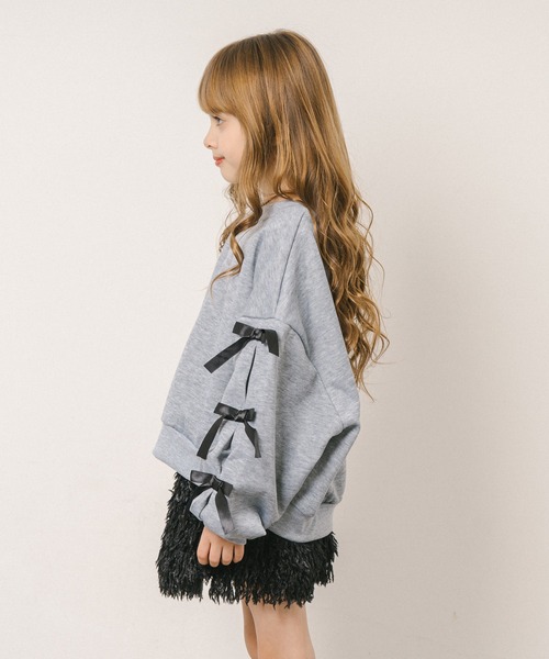 URBAN CHERRY（アーバンチェリー）の「サイドリボンデザイントレーナー（スウェット・キッズ・グレー・140cm/130cm/120cm/150cm）」の4枚目の写真