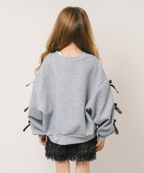 URBAN CHERRY（アーバンチェリー）の「サイドリボンデザイントレーナー（スウェット・キッズ・グレー・140cm/130cm/120cm/150cm）」の3枚目の写真