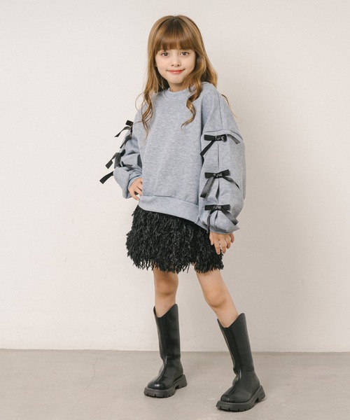 URBAN CHERRY（アーバンチェリー）の「サイドリボンデザイントレーナー（スウェット・キッズ・グレー・140cm/130cm/120cm/150cm）」の7枚目の写真