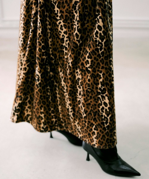 NOISE MAKER（ノイズメーカー）の「ベロアレオパードボリュームロングスカート（スカート・レディース・レオパード・38/36）」の6枚目の写真