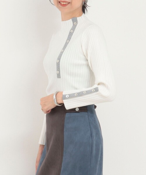 MICO COULIER(ミコクリエ)の「フロントボタン配色ラメプルオーバーニット(ニット/セーター・レディース・オフホワイト/ブルー/レッド/チャコールグレー・38)」の11枚目の写真