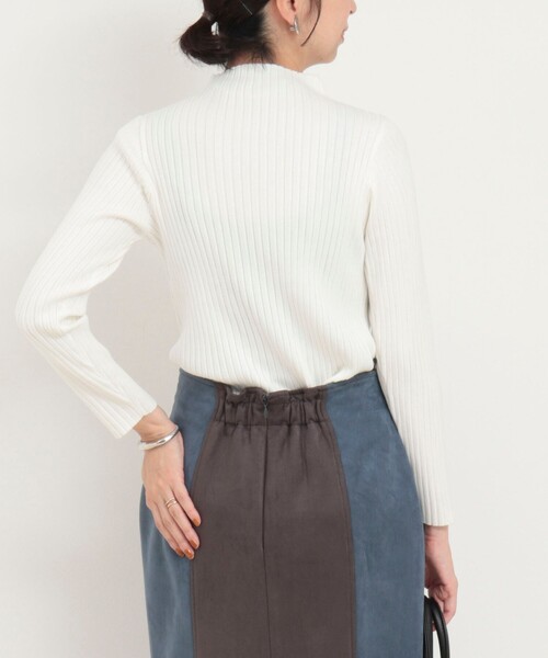 MICO COULIER(ミコクリエ)の「フロントボタン配色ラメプルオーバーニット(ニット/セーター・レディース・オフホワイト/ブルー/レッド/チャコールグレー・38)」の9枚目の写真