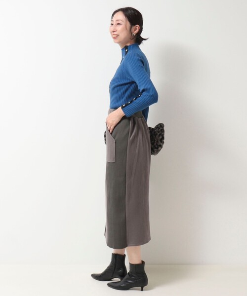 MICO COULIER(ミコクリエ)の「フロントボタン配色ラメプルオーバーニット(ニット/セーター・レディース・オフホワイト/ブルー/レッド/チャコールグレー・38)」の5枚目の写真