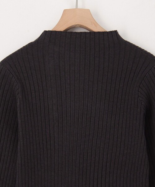 MICO COULIER(ミコクリエ)の「フロントボタン配色ラメプルオーバーニット(ニット/セーター・レディース・オフホワイト/ブルー/レッド/チャコールグレー・38)」の20枚目の写真