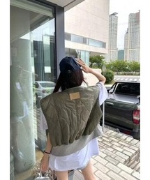 I.O.E（アイオイ）の「オーバーフィットカーキキルティングベスト（ダウンジャケット/コート）」