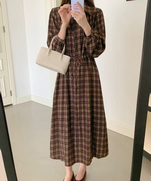FINEnough(ファインナフ)の「えり付きヘンリーボタンオンブレチェック柄ワンピース(ワンピース・レディース・ブラック/ネイビー/ブラウン/レッド・FREE)」の6枚目の写真
