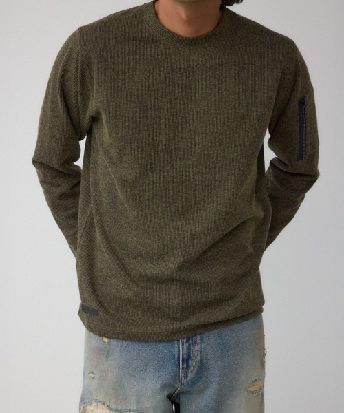 AZUL by moussy(アズールバイマウジー)の「スリーブポケット長袖トップス(Tシャツ/カットソー・メンズ・オフホワイト/ブラック/グレー系その他/グリーン系その他2・SMALL/MEDIUM/LARGE)」の4枚目の写真
