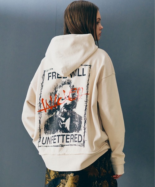 RNA(アールエヌエー)の「M2576 WICKEDウォッシュアウトフーディー(パーカー・レディース・スミクロ/ホワイト/パープル・MEDIUM)」の2枚目の写真