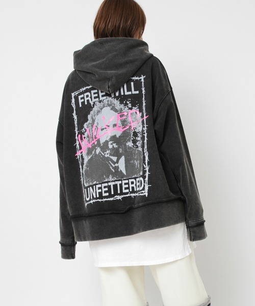 RNA(アールエヌエー)の「M2576 WICKEDウォッシュアウトフーディー(パーカー・レディース・スミクロ/ホワイト/パープル・MEDIUM)」の9枚目の写真