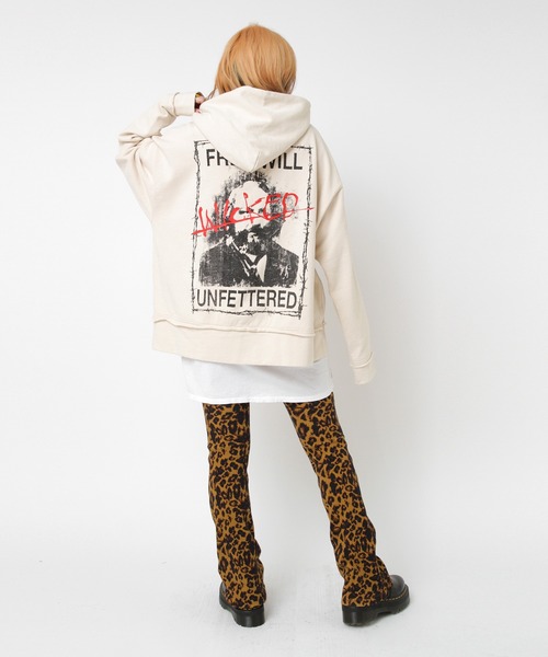 RNA(アールエヌエー)の「M2576 WICKEDウォッシュアウトフーディー(パーカー・レディース・スミクロ/ホワイト/パープル・MEDIUM)」の14枚目の写真