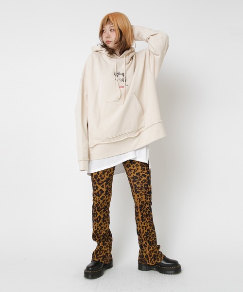 RNA(アールエヌエー)の「M2576 WICKEDウォッシュアウトフーディー(パーカー・レディース・スミクロ/ホワイト/パープル・MEDIUM)」の12枚目の写真