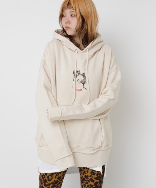 RNA(アールエヌエー)の「M2576 WICKEDウォッシュアウトフーディー(パーカー・レディース・スミクロ/ホワイト/パープル・MEDIUM)」の4枚目の写真