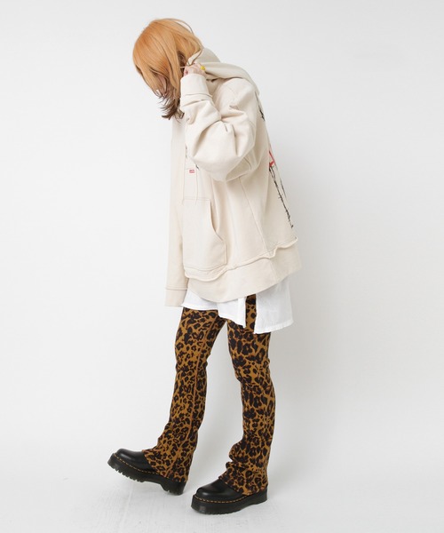 RNA(アールエヌエー)の「M2576 WICKEDウォッシュアウトフーディー(パーカー・レディース・スミクロ/ホワイト/パープル・MEDIUM)」の13枚目の写真