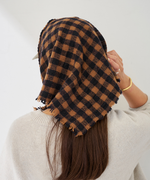 FRAMeWORK（フレームワーク）の「MY LAB ウールチェック三角スカーフ（バンダナ/スカーフ・レディース・ネイビー/ブラウン・FREE）」の14枚目の写真