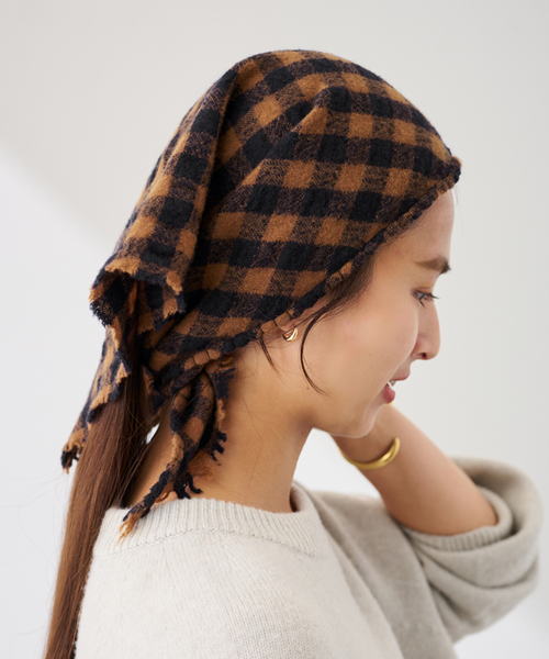 FRAMeWORK（フレームワーク）の「MY LAB ウールチェック三角スカーフ（バンダナ/スカーフ・レディース・ネイビー/ブラウン・FREE）」の17枚目の写真