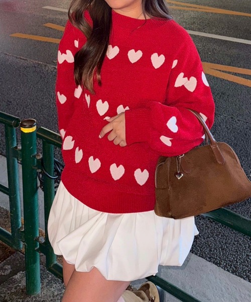 continuer de NICE CLAUP(コンティニューデナイスクラップ)の「ベロアモールたっぷりハートニット(ニット/セーター・レディース・ブラック/レッド/サックスブルー/アイボリー・FREE)」の4枚目の写真