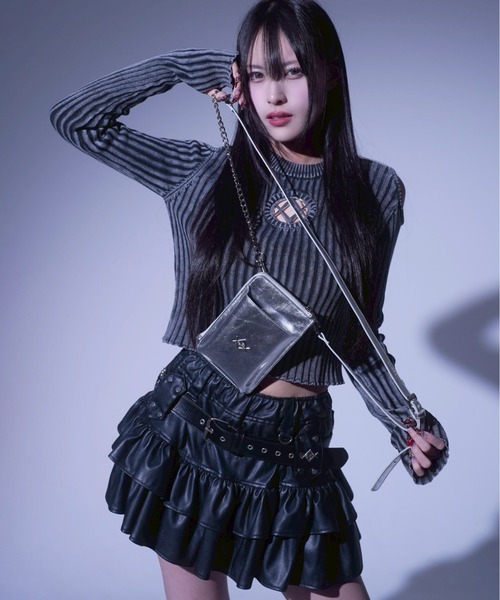 REFLEM(レフレム)の「『REFLEM/レフレム』ロゴチャーム付きウォレットポーチ(ショルダーバッグ・レディース・シルバー/ブラック・FREE)」の5枚目の写真