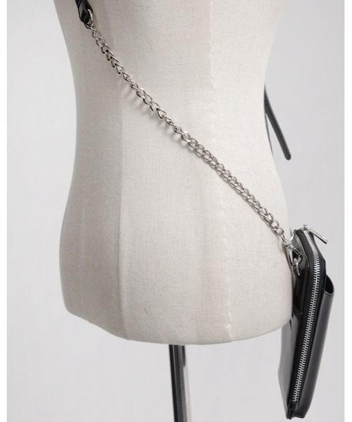 REFLEM(レフレム)の「『REFLEM/レフレム』ロゴチャーム付きウォレットポーチ(ショルダーバッグ・レディース・シルバー/ブラック・FREE)」の11枚目の写真