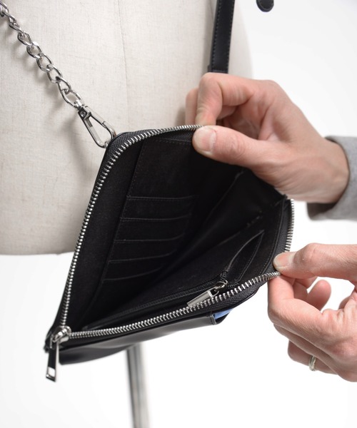 REFLEM(レフレム)の「『REFLEM/レフレム』ロゴチャーム付きウォレットポーチ(ショルダーバッグ・レディース・シルバー/ブラック・FREE)」の16枚目の写真