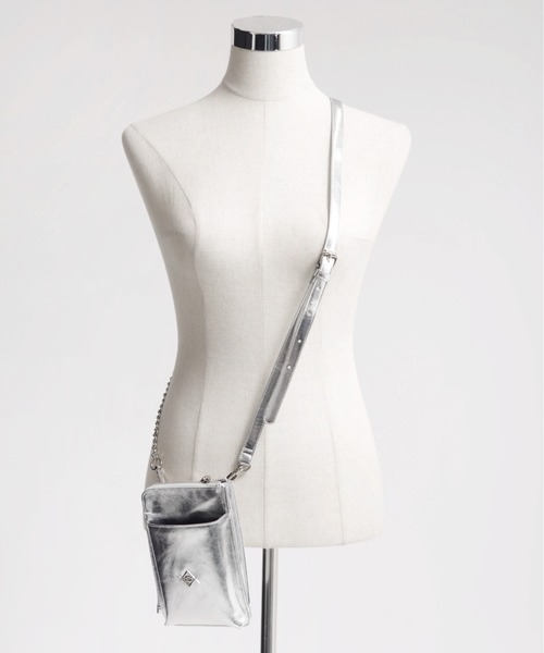 REFLEM(レフレム)の「『REFLEM/レフレム』ロゴチャーム付きウォレットポーチ(ショルダーバッグ・レディース・シルバー/ブラック・FREE)」の7枚目の写真