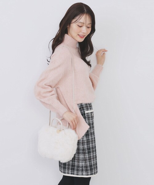 index(インデックス)の「【2WAY】フェイクファーラウンドショルダーバッグ(ショルダーバッグ・レディース・オフホワイト/グレー・00)」の2枚目の写真