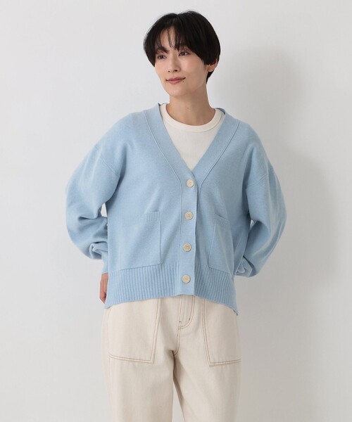 Afternoon Tea（アフタヌーンティー）の「フワフワスフレVネックカーディガン（カーディガン/ボレロ・レディース・サーモンピンク/ライトブルー/ライトブラウン・MEDIUM）」の3枚目の写真