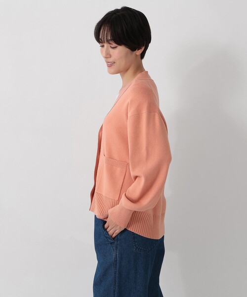 Afternoon Tea（アフタヌーンティー）の「フワフワスフレVネックカーディガン（カーディガン/ボレロ・レディース・サーモンピンク/ライトブルー/ライトブラウン・MEDIUM）」の5枚目の写真