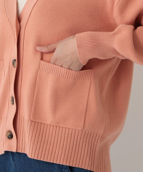 Afternoon Tea（アフタヌーンティー）の「フワフワスフレVネックカーディガン（カーディガン/ボレロ・レディース・サーモンピンク/ライトブルー/ライトブラウン・MEDIUM）」の7枚目の写真