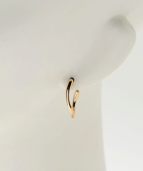 green label relaxing(グリーンレーベルリラクシング)の「ドロップフープ ウェーブ ピアス(ピアス(両耳用)・レディース・シルバー/ゴールド・FREE)」の6枚目の写真