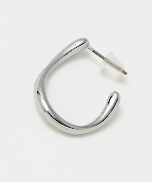 green label relaxing(グリーンレーベルリラクシング)の「ドロップフープ ウェーブ ピアス(ピアス(両耳用)・レディース・シルバー/ゴールド・FREE)」の7枚目の写真