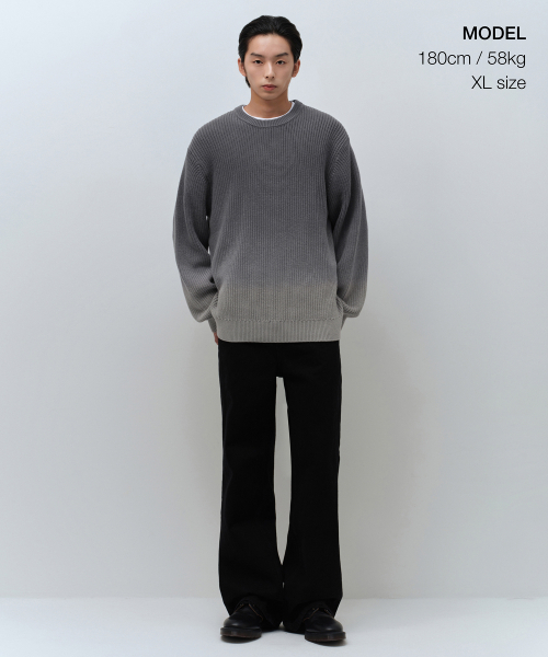 MUSINSA STANDARD（ムシンサスタンダード）の「グラデーションリブクルーネックニット[チャコールグレー]（ニット/セーター・メンズ・その他・SMALL/MEDIUM/LARGE/X-LARGE/XX-LARGE）」の2枚目の写真