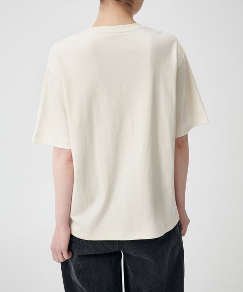 MUSINSA STANDARD WOMAN（ムシンサスタンダードウーマン）の「ウィメンズリラックスフィットクルーネックTシャツ[エクリュ]（Tシャツ/カットソー・レディース・その他・SMALL/MEDIUM/LARGE/X-SMALL）」の2枚目の写真