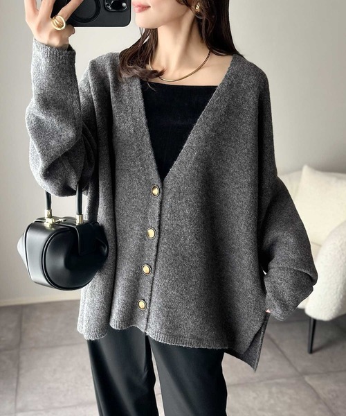 セール】ふんわり包み込む暖かさ。ゴールドボタン使いオーバーサイズV