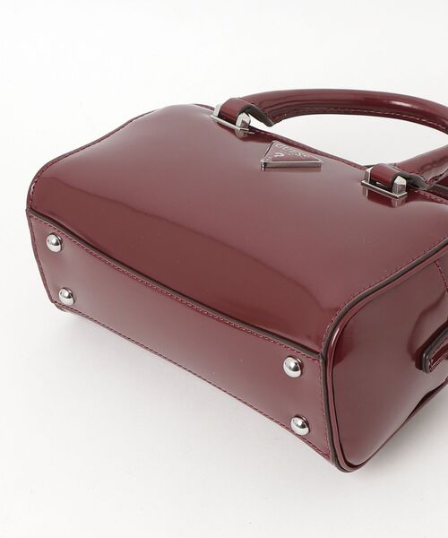 Guess（ゲス）の「ARNELA Mini Satchel ミニボストンバッグ  （ショルダーバッグ・レディース・ベージュ/ブラック/バーガンディー・ONE SIZE）」の16枚目の写真