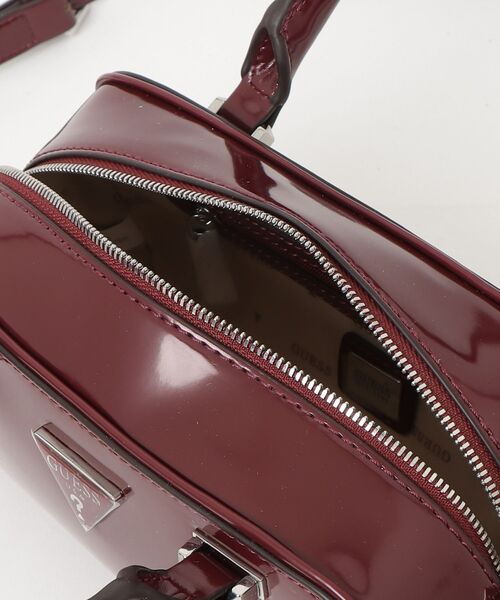 Guess（ゲス）の「ARNELA Mini Satchel ミニボストンバッグ  （ショルダーバッグ・レディース・ベージュ/ブラック/バーガンディー・ONE SIZE）」の17枚目の写真