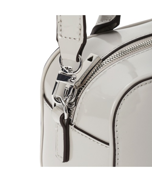 Guess（ゲス）の「ARNELA Mini Satchel ミニボストンバッグ  （ショルダーバッグ・レディース・ベージュ/ブラック/バーガンディー・ONE SIZE）」の9枚目の写真