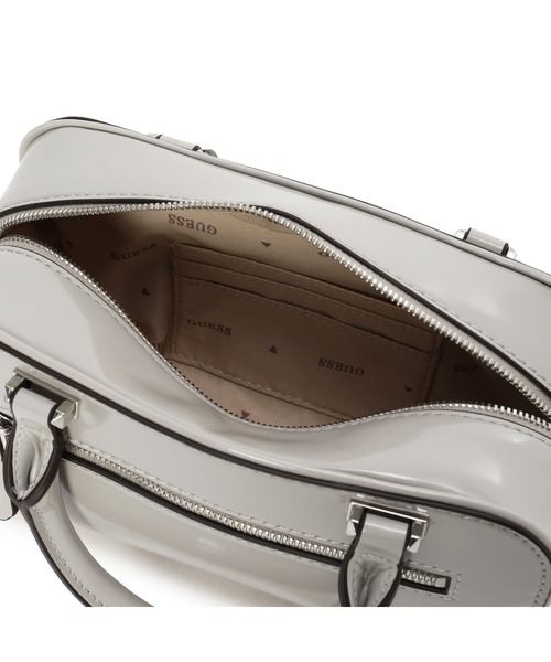 Guess（ゲス）の「ARNELA Mini Satchel ミニボストンバッグ  （ショルダーバッグ・レディース・ベージュ/ブラック/バーガンディー・ONE SIZE）」の13枚目の写真